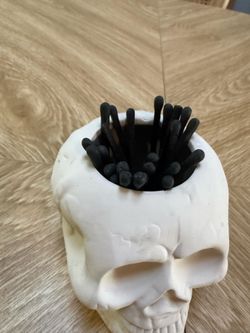 💀 Small Skeleton Pottery Head Holder – Halloween Décor 4” x 3.5”.