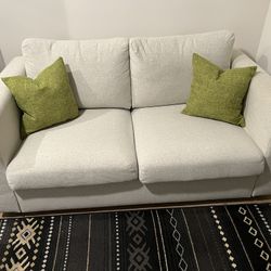 2 Seater Couch w/Pillows (Machine Washable)