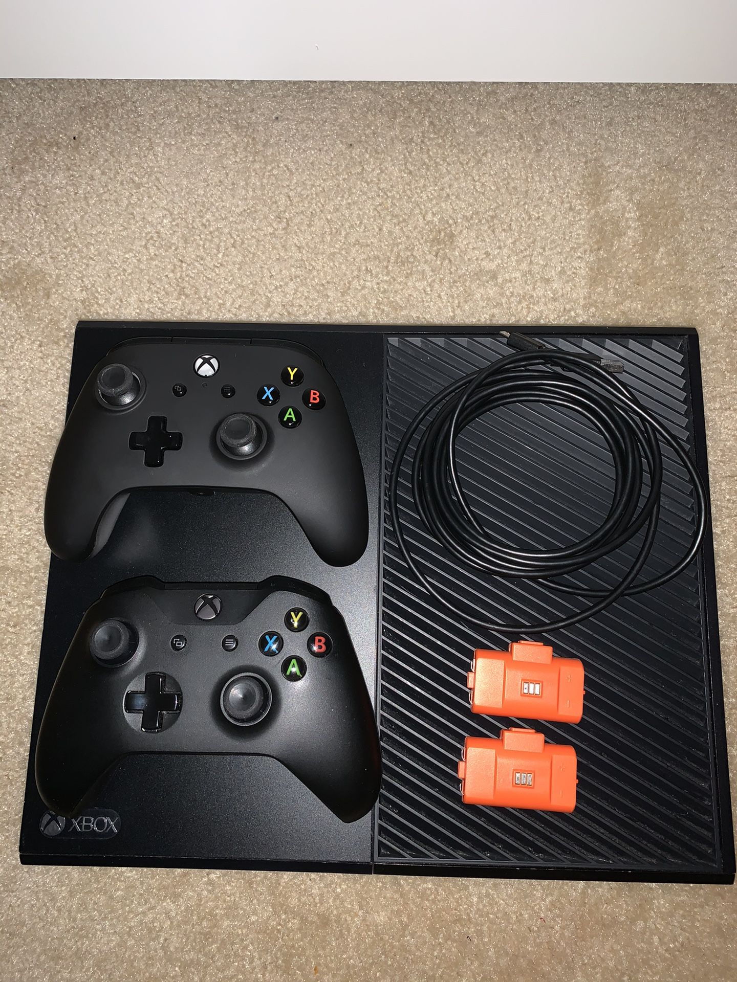 Xbox One with Wireless and Wired controller