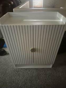 Shoe cabinet