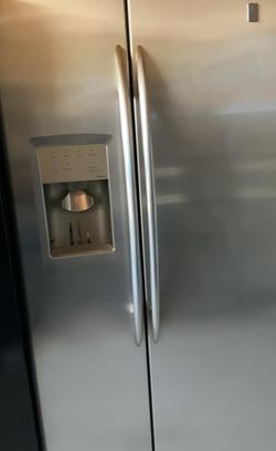 GE  Side By Side Stainless Steel Counter Depth Refrigerator Fridge
