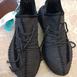 Adidas Men's Yeezy Boost 350 V2  Size 9,5