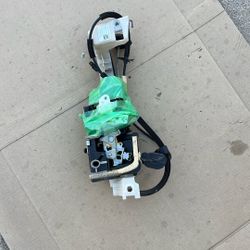 2020 F350 Front Right Door Latch 