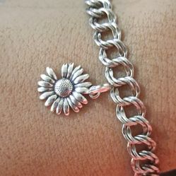 Daisy Charm