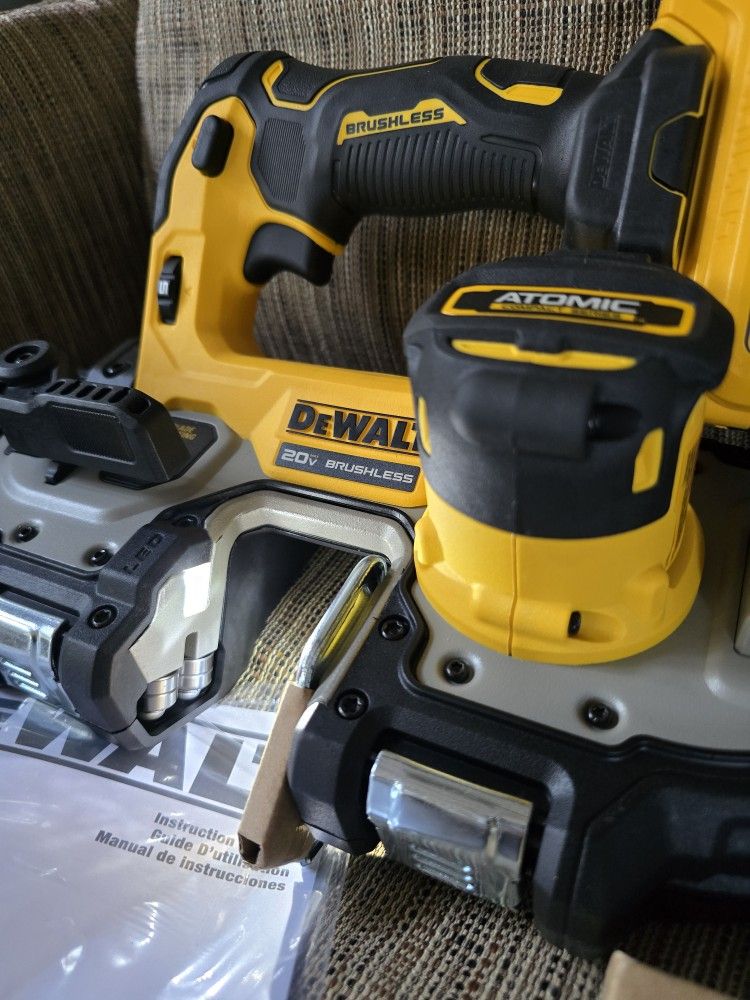 ATOMIC 20V MAX Cordless Brushless Compact 1-3/4 in Bandsaw (Tool Only)