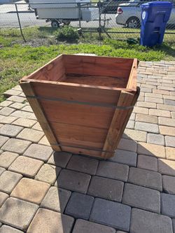 24 Gallon Redwood Planters