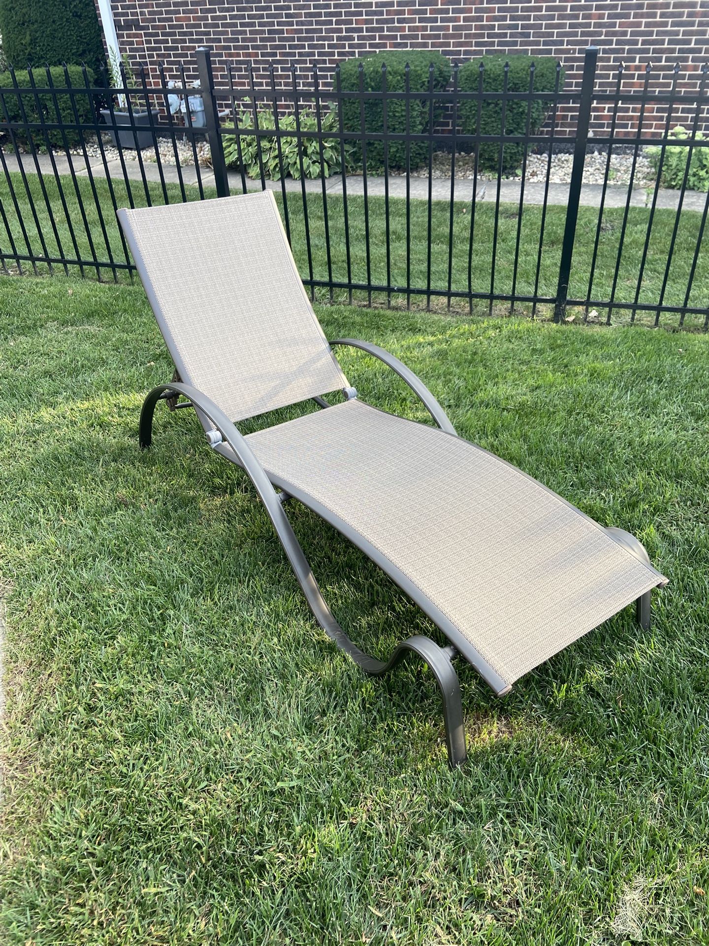 Hampton Bay Lounge Chair 