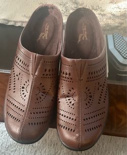 Easy Street Women's Comfort Mules size 8.5 new without box