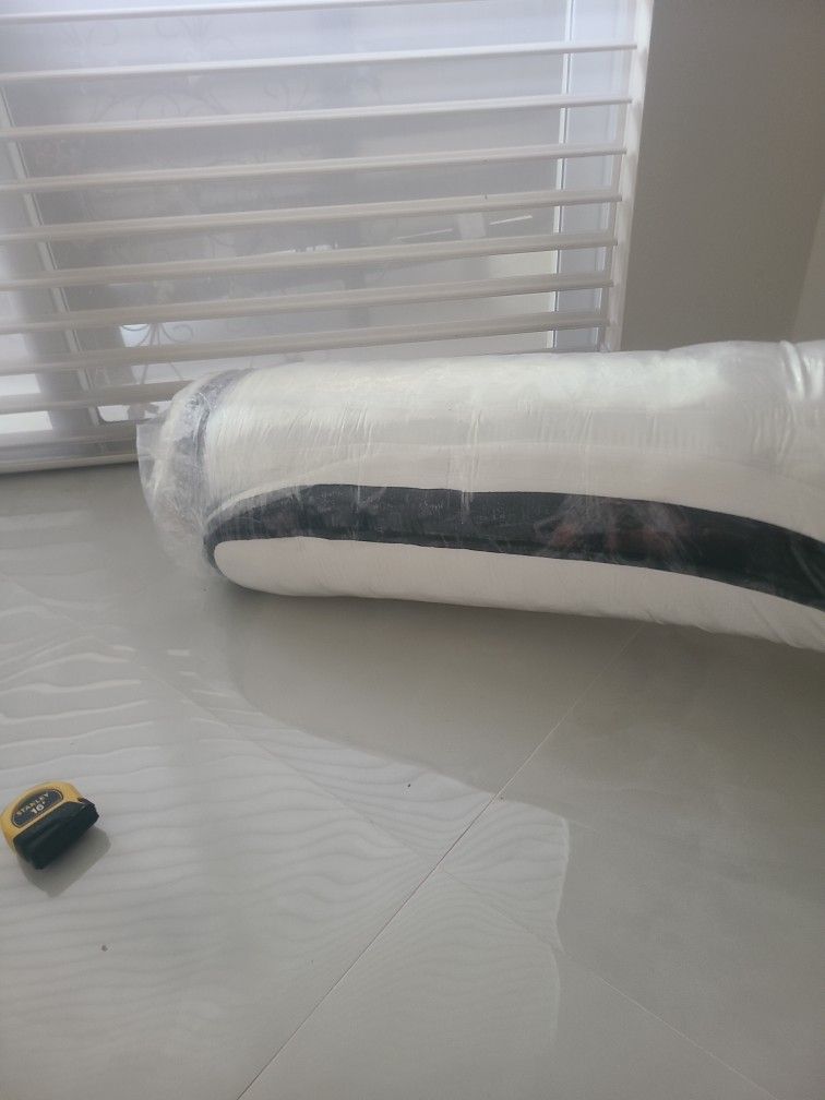 King Mattress New Sealed 14inch