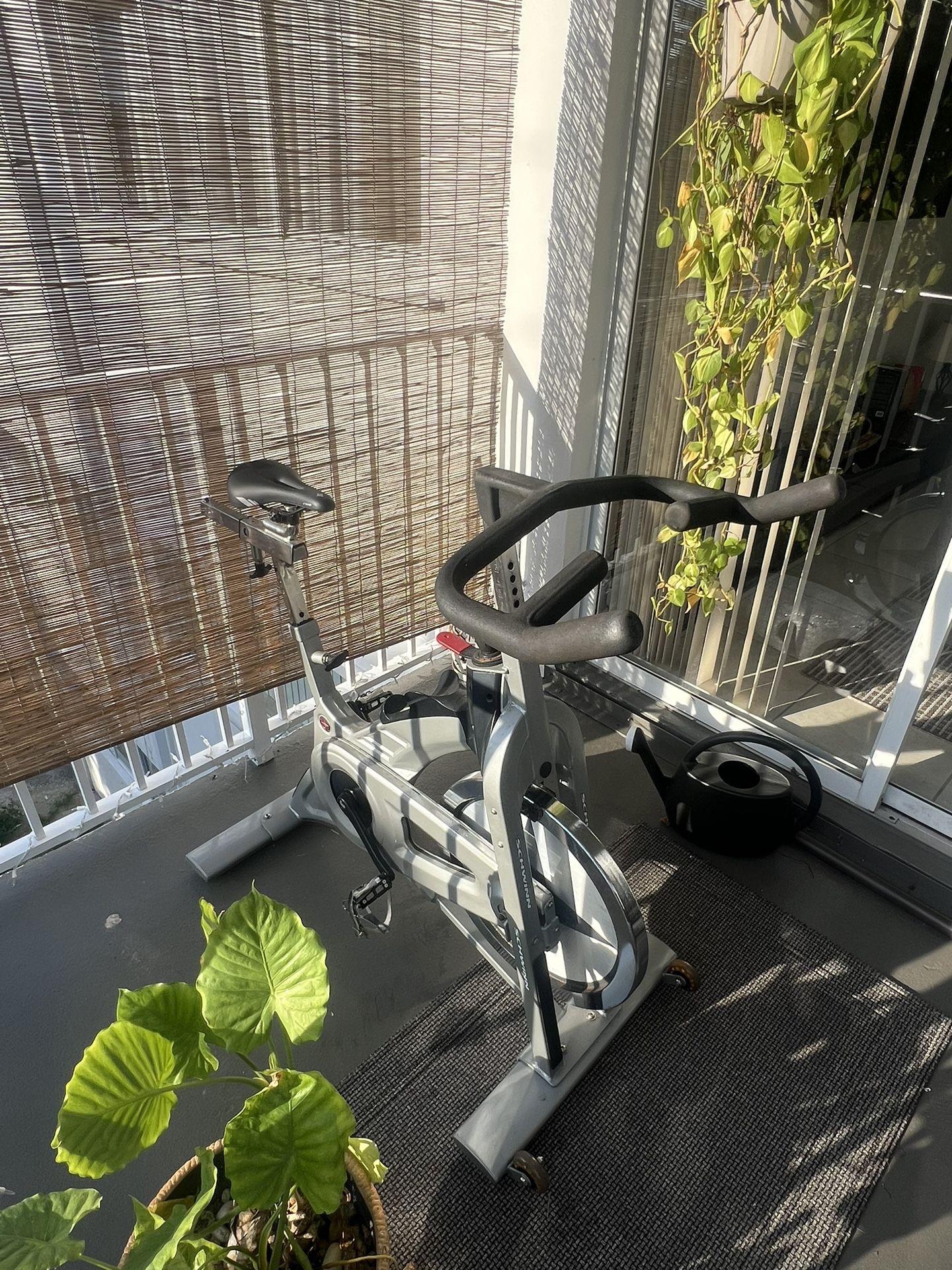 For Sale: Indoor Cycling Exercise Bike – Excellent Condition! 🚴♂️