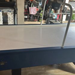 Air hockey table