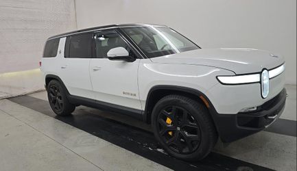 2024 Rivian R1S