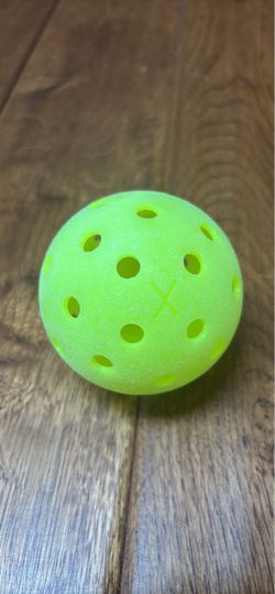 Franklin Sport X-40 Neon Yellow indoor Pickleball