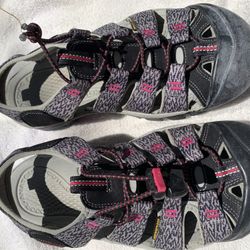 Keen Sandels Size 9