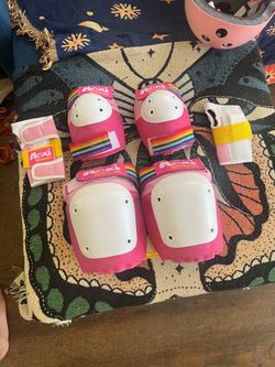 Moxi skate pads & helmet