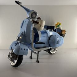 Lego Vespa - 10298 (Used)