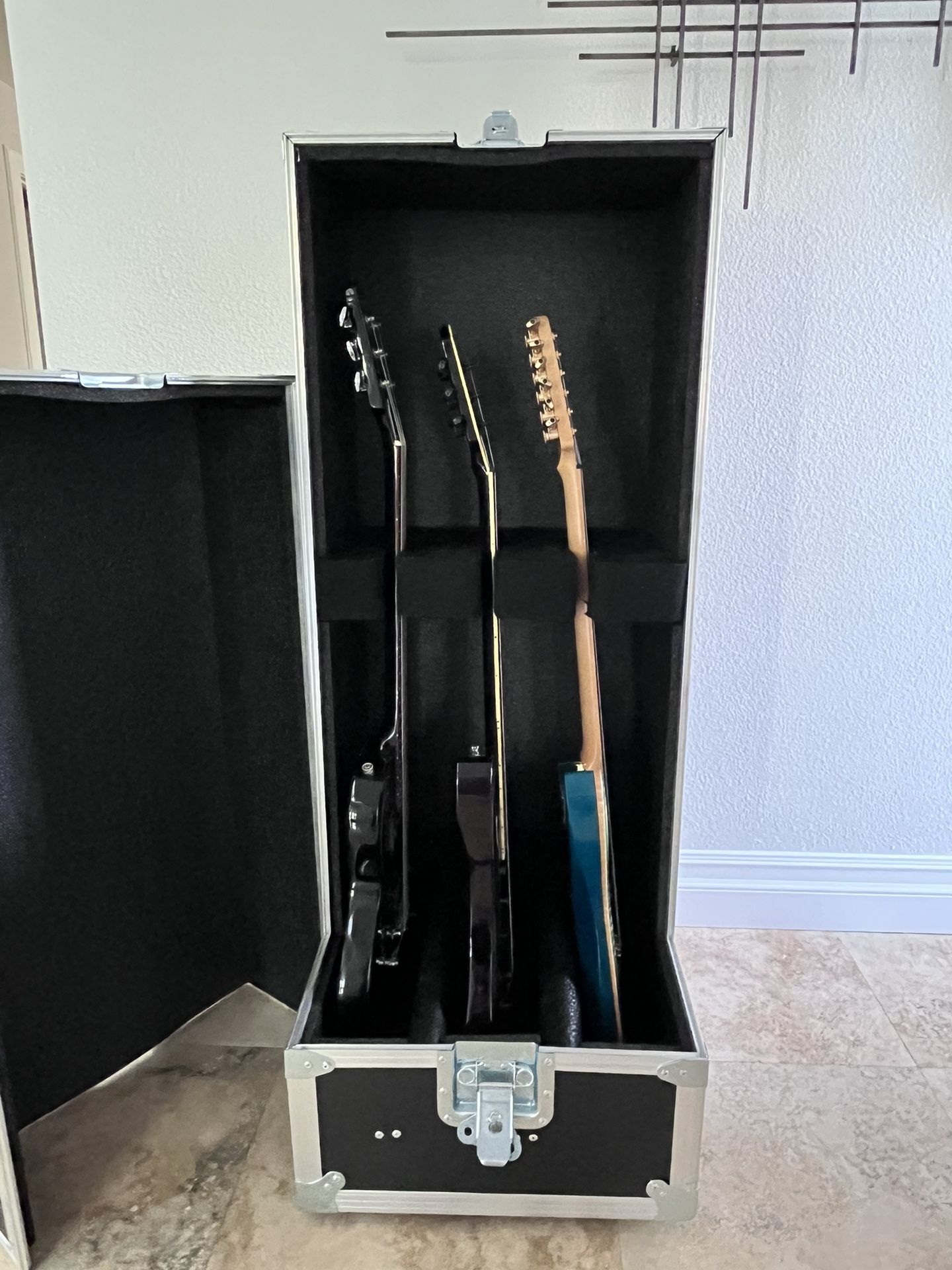 3 Guitar Vault Road And Flight Case for Sale in Orange, CA OfferUp