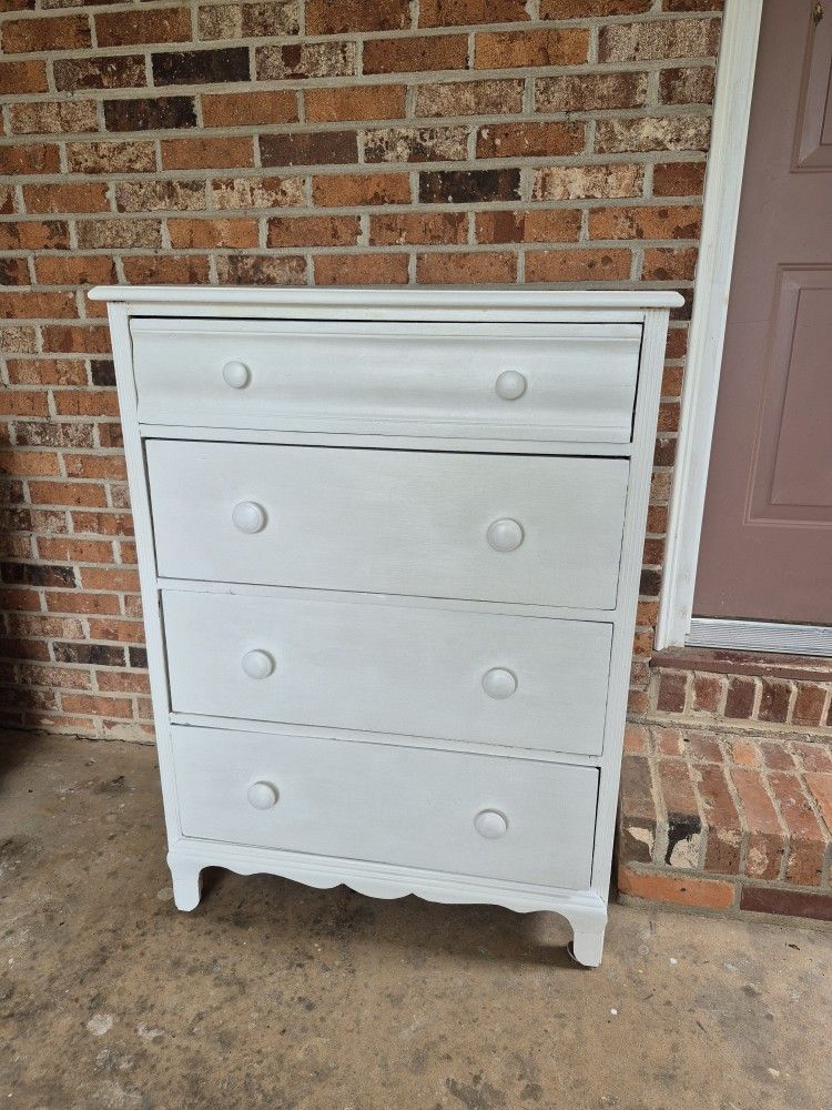 White Wooden Vintage Dresser