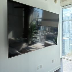 2 Flatscreen Sony TV’s Including Mounts 