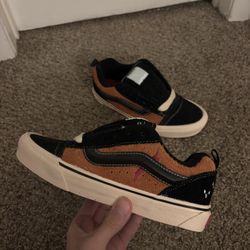 Vans Knu Skool “Scar” x Disney
