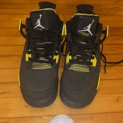 Jordan 4’s Yellow Thunders Size7 