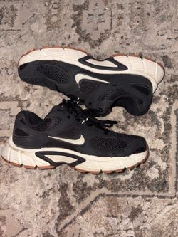Women’s Nikes 8.5