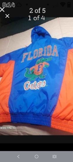 This is a vintage 90s Florida Gators puffer jacket! Large!