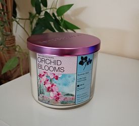Bath & Body Works Orchid Blooms Limited Edition 3 Wick Candle 