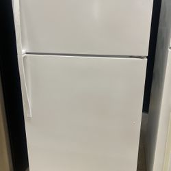 Whirlpool Refrigerator Top Freezer White       Hablo Español 