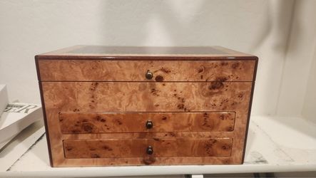 Elegant jewelry box is crafted with a burl wood veneer in a light brown and tan finish