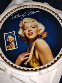 Bradford Exchange Marilyn Monroe 'Sultry Yet Regal' Collector Plate