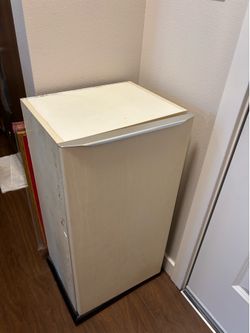 Free shoes cabinet