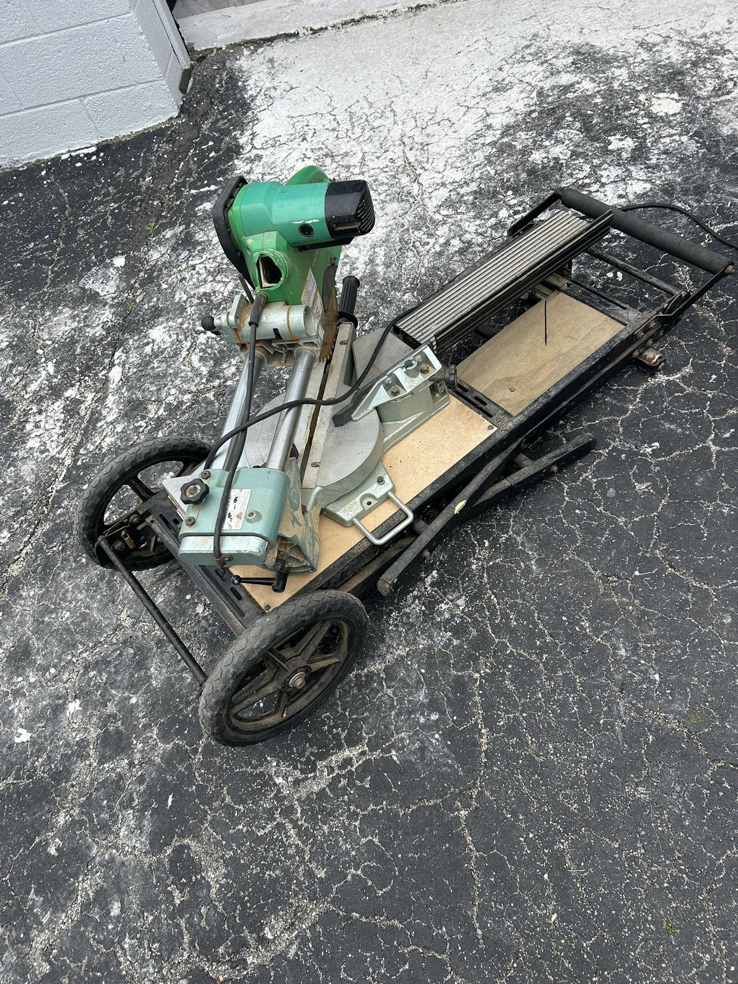 Saw With Portable Table $120