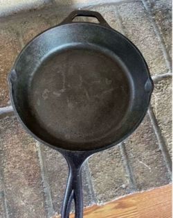 Vintage Cast Iron Skillet 10”