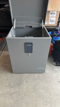 Clevermade Parcel lockbox Safe.