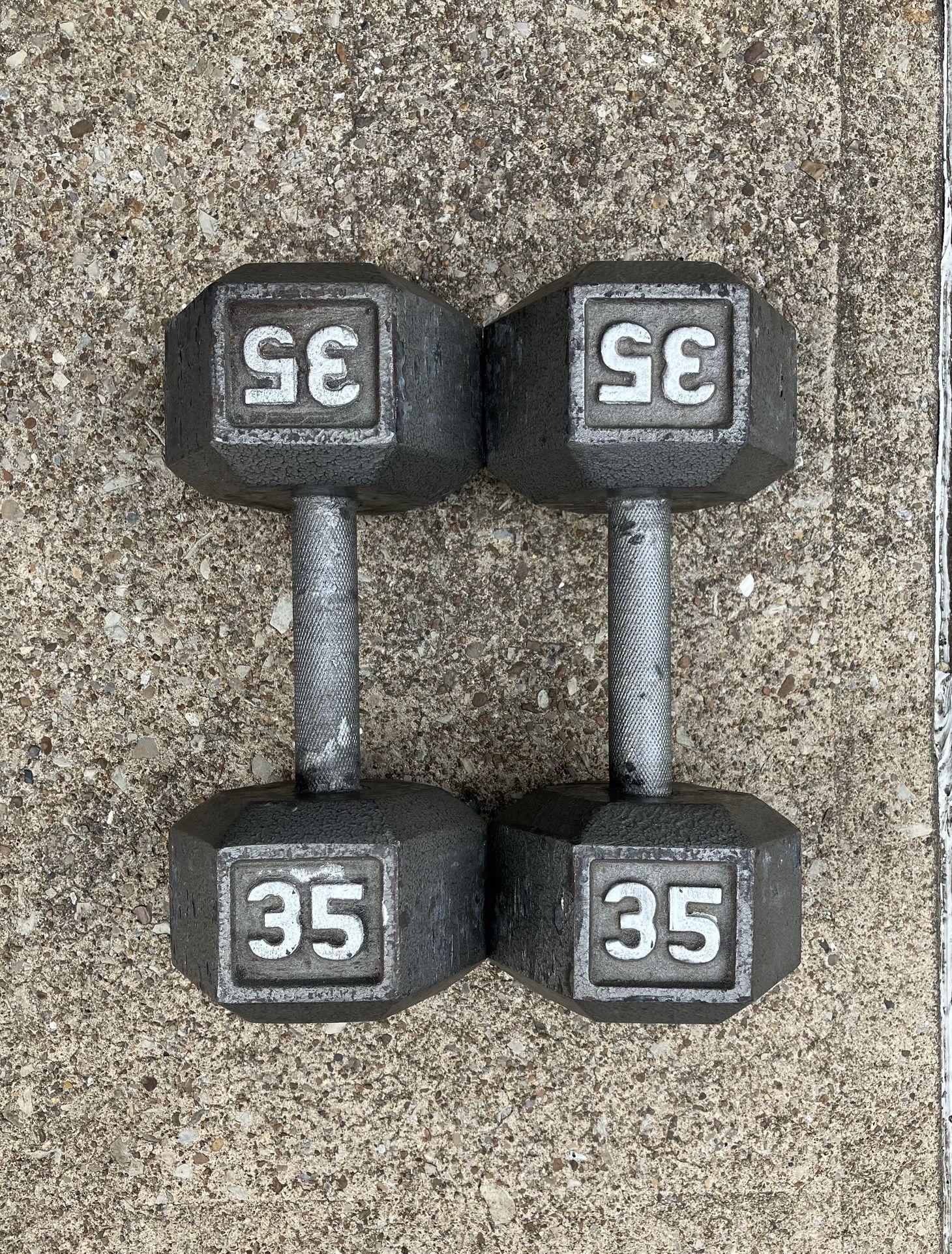 35lb Cast Iron Hex dumbbell set dumbbells 35 lb lbs 35lbs Weight Weights 70lbs total Workout Weightlifting