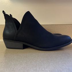 Women’s Black Boot Size 11