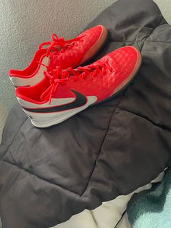 Indoor soccer shoes