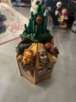 Wizard of Oz Pillars