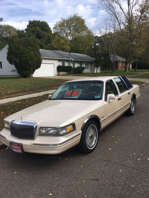 1996 Lincoln Town Car Signature Series for Sale in Battle Creek, MI OfferUp