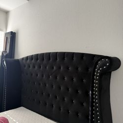 Black Queen Tufted Wing Bed