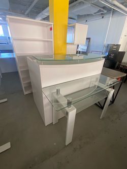 Reception desk white with glass 48” and drawers