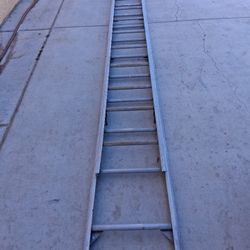 24 Fts   aluminum  Lader