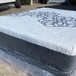 Cal King Bamboo Cool Gel Memory Foam!!