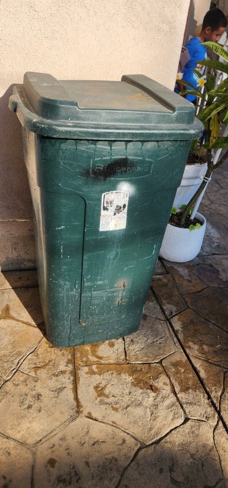 Trash Container
