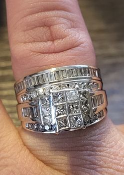 Engagement/wedding Ring