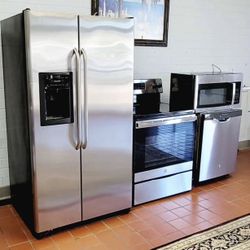 Nice And Clean Kitchen Appliances Set 