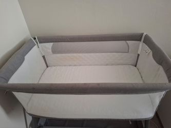 BASSINET MUST GO TODAY