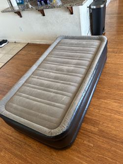 2 twin air mattresses for sale