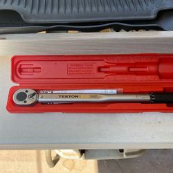 TEKTON 1/2 Inch Drive Micrometer Torque Wrench (10-150 ft.-lb.) | 24335
